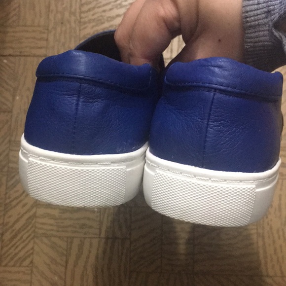 Women’s sneakers in cobalt blue, size 6.5 from Kenneth Cole. Never worn - Picture 6 of 7